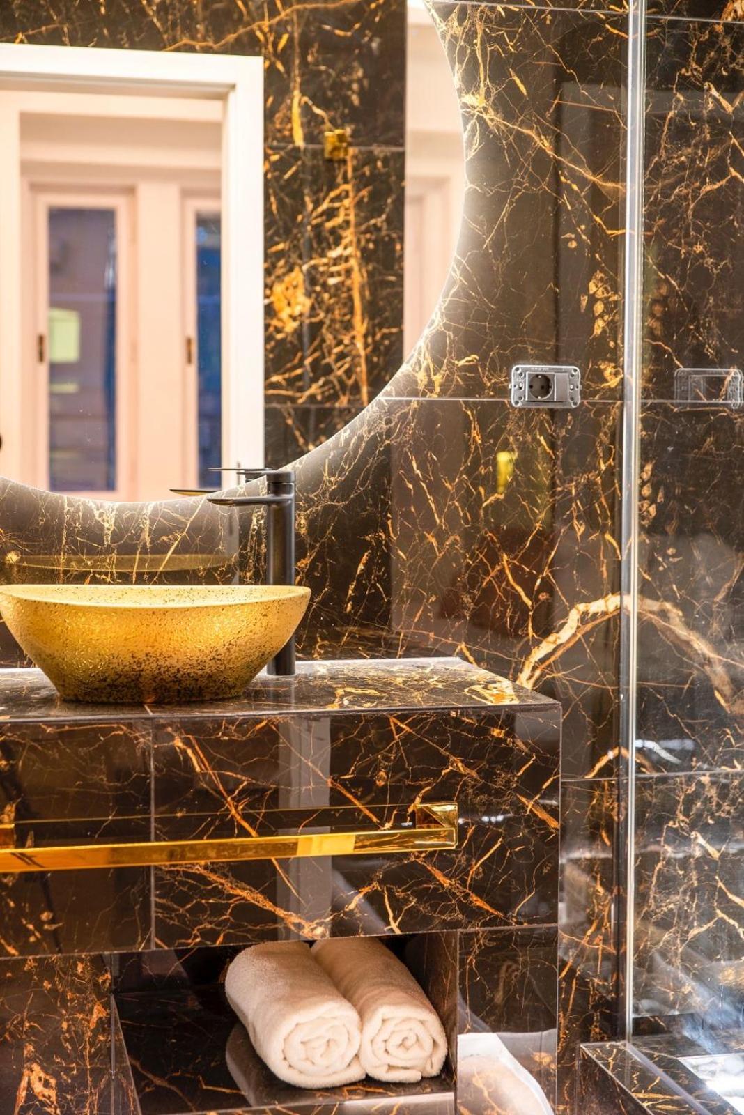 דירות בודפשט Vip Jacuzzi Luxury מראה חיצוני תמונה